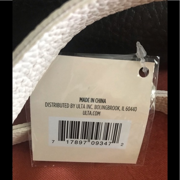 NWT Ulta Beauty Cream Colored White leather Tote bag. 2 handles.magnetic closure - Picture 7 of 7